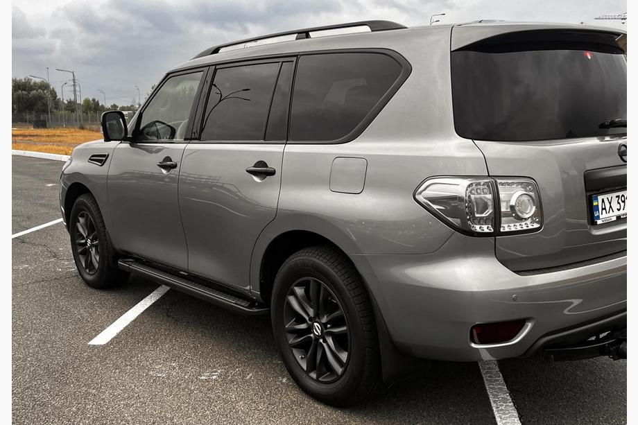 Nissan Armada 2016–2024 Side steps New Vision Grey (2 stuks, aluminium) Foto 6
