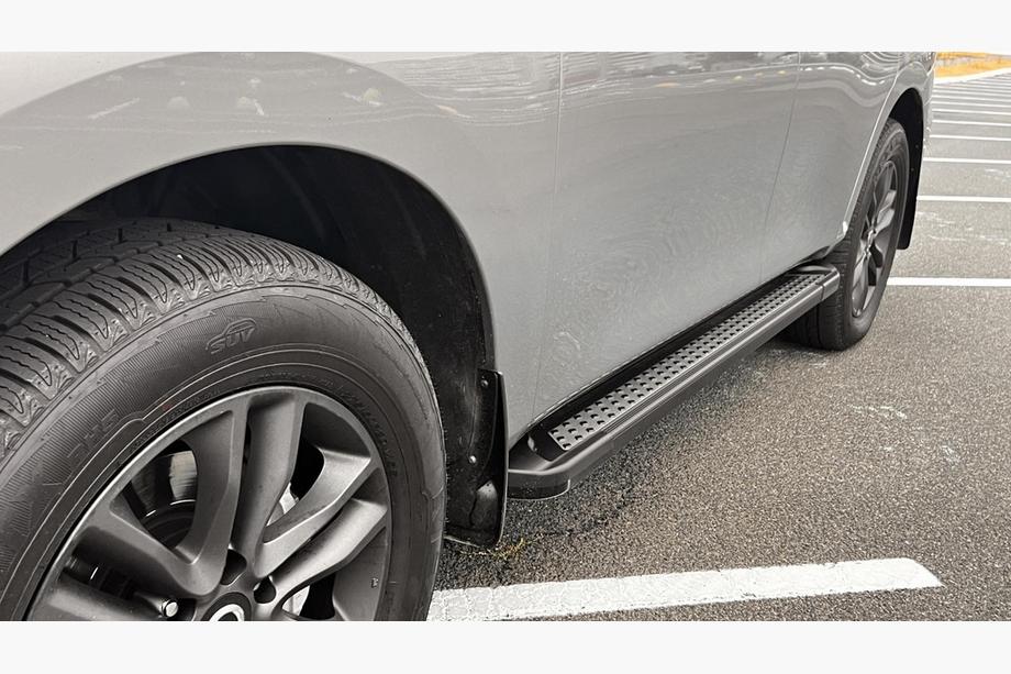 Nissan Armada 2016–2024 Side steps New Vision Grey (2 stuks, aluminium) Foto 1