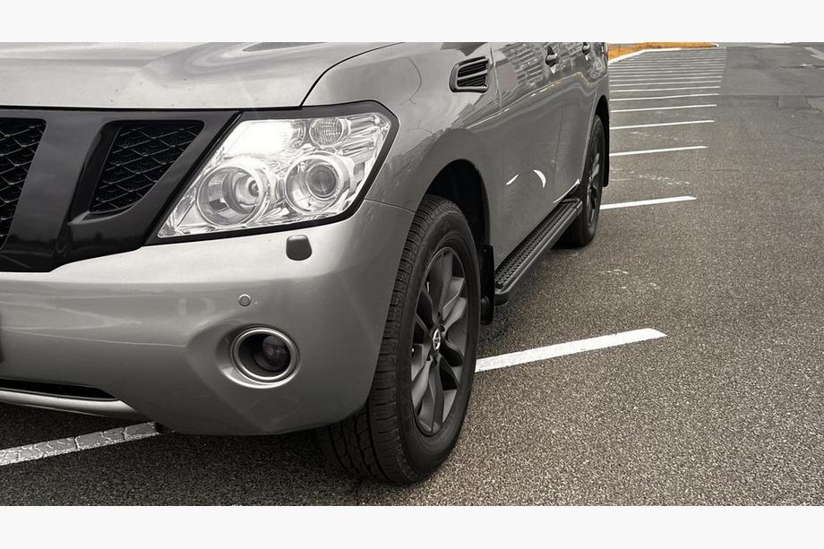 Nissan Armada 2016–2024 Side steps New Vision Grey (2 stuks, aluminium) Foto 9