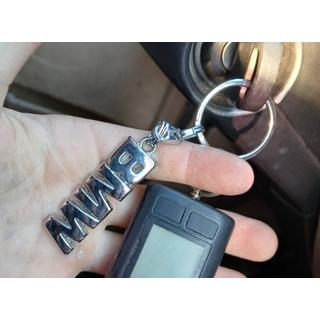 Metalen sleutelhanger met BMW-logo