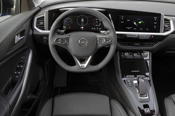 Review van de vernieuwde compacte crossover Opel Grandland Foto 6