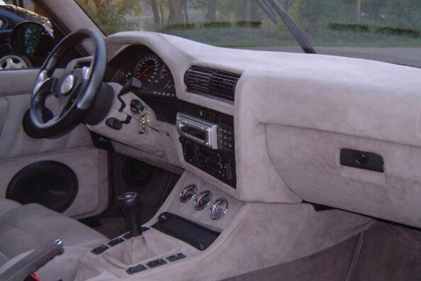 Wat is het flocken van het auto-interieur en wat levert het op?