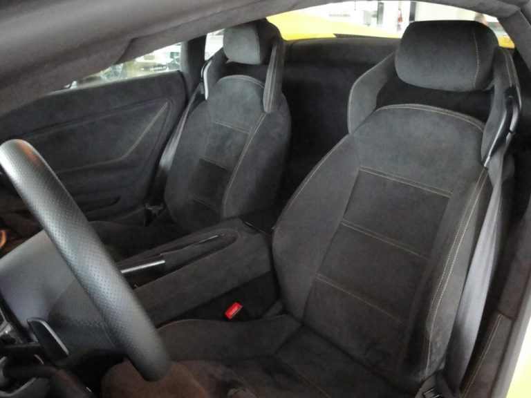 Zo onderhoud je Alcantara autostoelen op de juiste manier