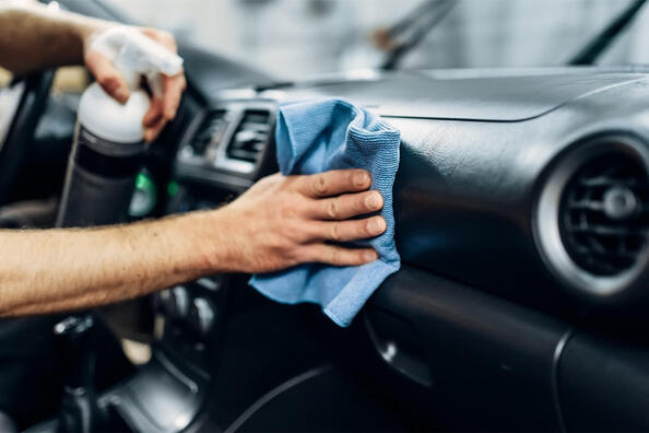 Zo onderhoud je het interieurplastic van je auto правильно