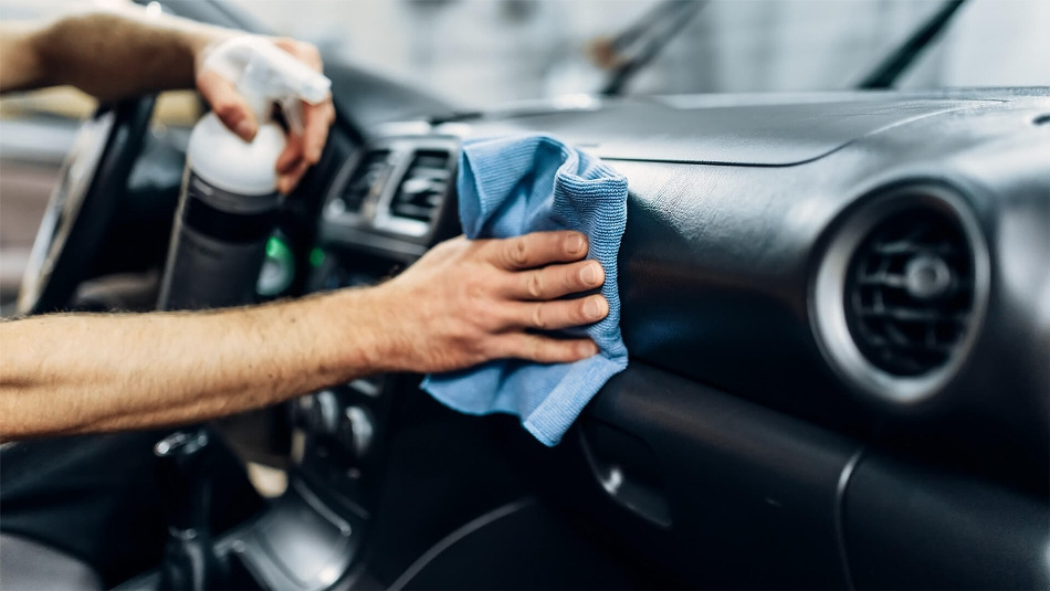 Zo onderhoud je het interieurplastic van je auto правильно