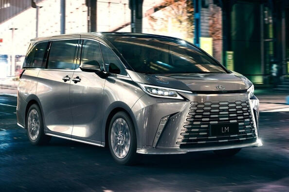 Review van de premium minivan Lexus LM van de tweede generatie