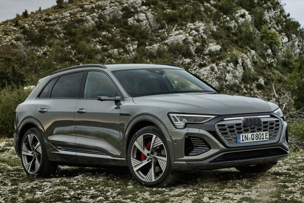 Elektrische vierwielaangedreven crossover Audi Q8 e-tron