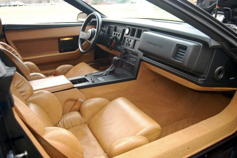 Wat kun je doen als het plastic in het interieur kraakt?