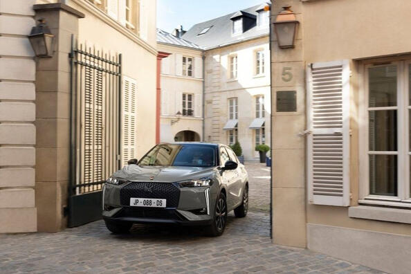 Review van de vernieuwde elektrische crossover DS 3 E-Tense