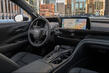 Review van de cross-sedan Toyota Crown foto 5