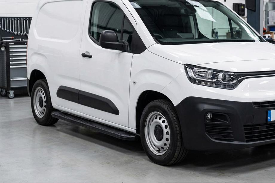 Fiat Doblo III 2023– Bosphorus Black side steps (2 stuks, aluminium) Image