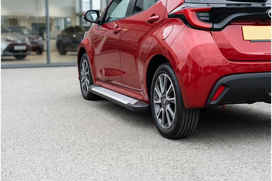 Toyota Yaris/Yaris Cross (XP210) 2020– Side steps Allmond Grey (set van 2, aluminium) Image