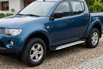 Fiat Fullback 2016– Side steps Shining V1 (2 st., aluminium) foto 1