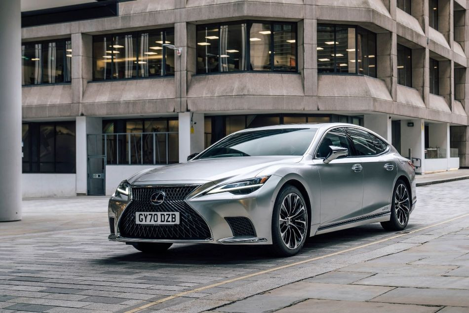 Lexus LS: review van de vernieuwde sedan van de vijfde generatie