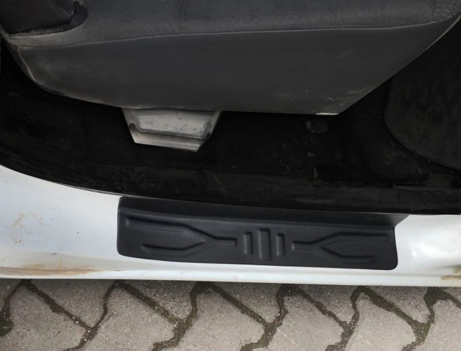 Zo monteer je kunststof dorpellijsten correct op je auto
