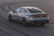 Rij-impressie van de vernieuwde Hyundai Sonata sedan van de 8e generatie foto 4