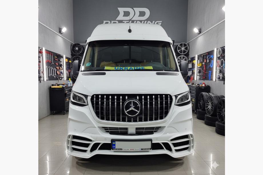 Mercedes Sprinter W907/W910 2018– Voorbumper met grille V2 (AMG) Foto 6