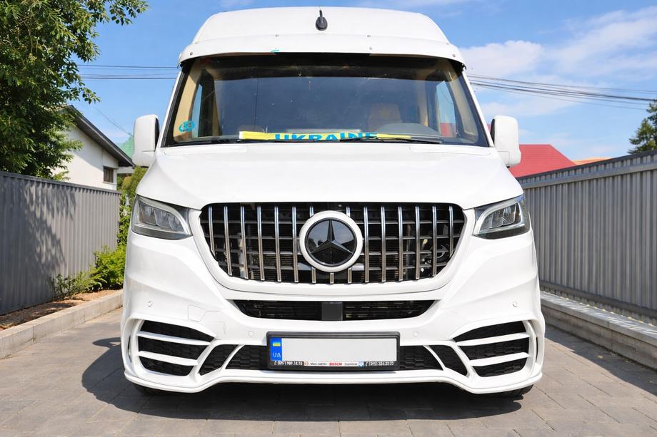 Mercedes Sprinter W907/W910 2018– Voorbumper met grille V2 (AMG) Foto 3