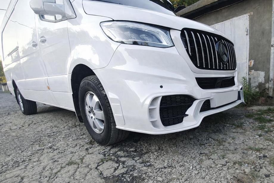 Mercedes Sprinter W907/W910 2018– Voorbumper met grille V2 (AMG) Foto 4
