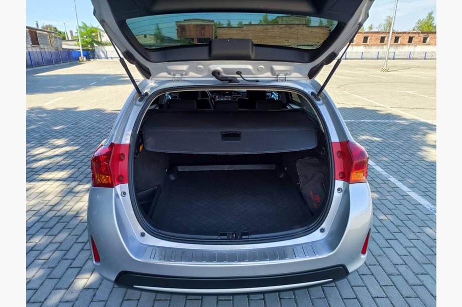Toyota Auris 2012–2018 RVS achterbumperbeschermer Carmos (SW) Foto 4