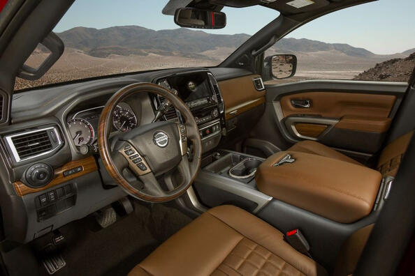 Nissan Titan van de tweede generatie: review van de pick-up Foto 6
