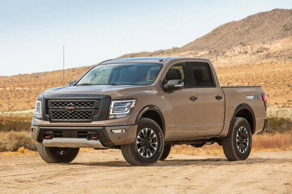 Nissan Titan van de tweede generatie: review van de pick-up Foto 1