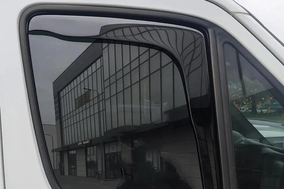 Volkswagen Crafter 2006–2016 Raamwindschermen (inbouw) Niken Luxury (2 st.) Image