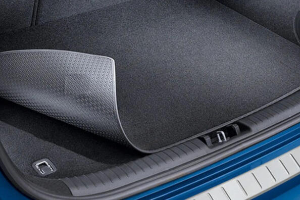 Welke kofferbakmat is beter: rubber of textiel?