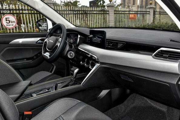 BAIC X3 van de tweede generatie: compacte, stijlvolle crossover Foto 6