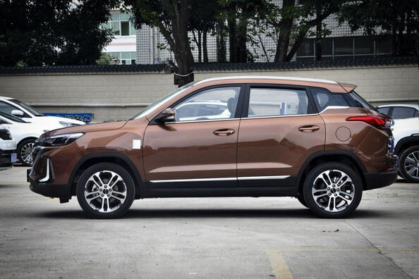 BAIC X3 van de tweede generatie: compacte, stijlvolle crossover Foto 2