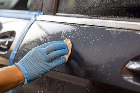 Zo gebruik je clay om je auto te reinigen