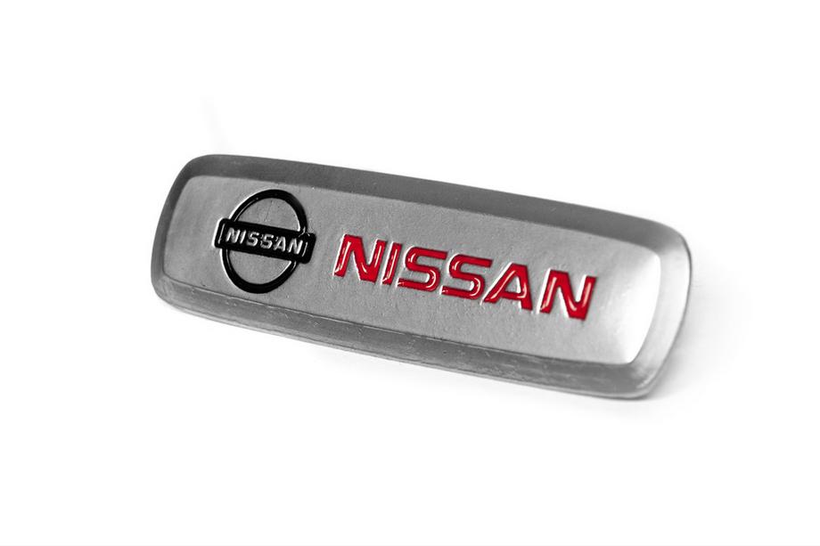 Nissan Aluminium badge voor automatten (1 st.) Foto 2