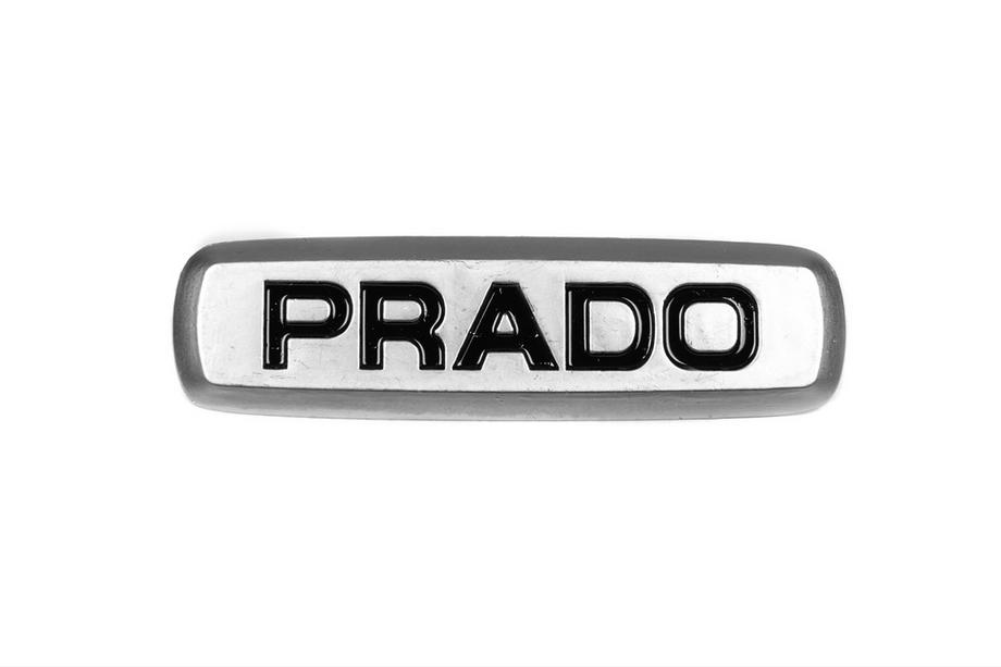 Toyota Prado aluminium embleem voor matten (1 st.) Foto 1