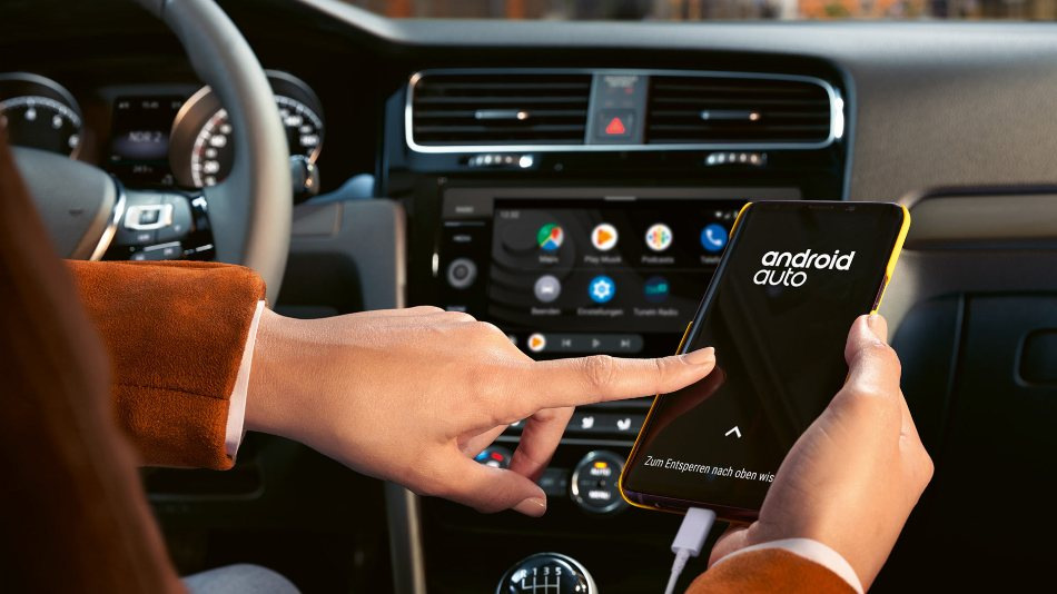 Moderne manieren om je smartphone met je auto te verbinden