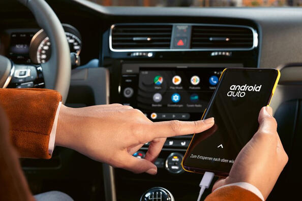 Moderne manieren om je smartphone met je auto te verbinden