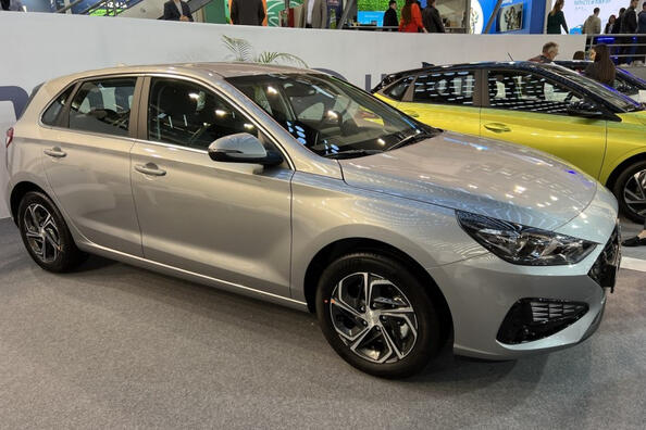 Review van de vernieuwde Hyundai i30 hatchback van de derde generatie