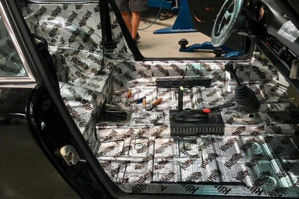 Geluidsisolatie in de auto: waarvan hangt de werking af?