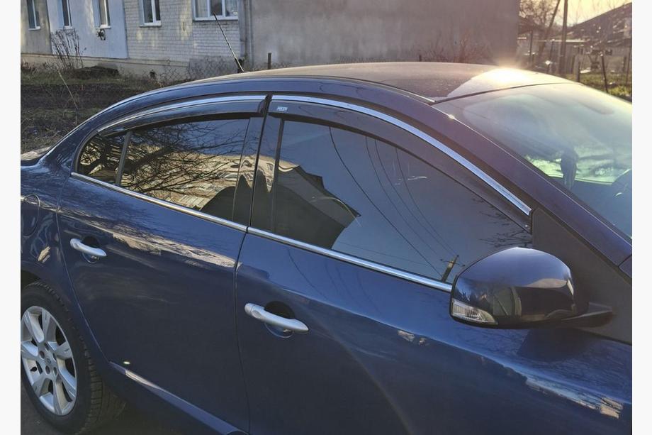 Renault Fluence 2009–2016 Raamwindschermen met chromen sierlijst (set van 4, Niken) Foto 5