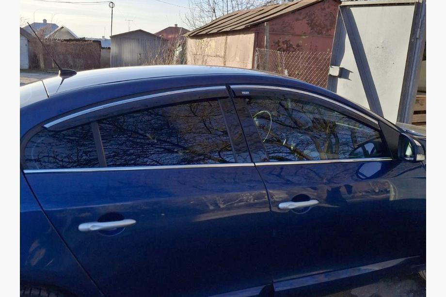 Renault Fluence 2009–2016 Raamwindschermen met chromen sierlijst (set van 4, Niken) Foto 6