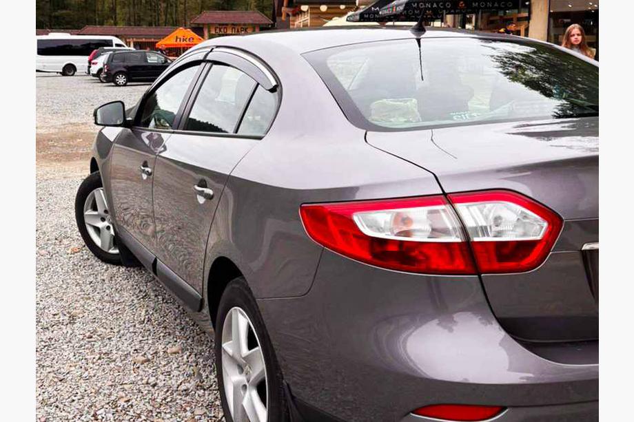 Renault Fluence 2009–2016 Raamwindschermen met chromen sierlijst (set van 4, Niken) Foto 10