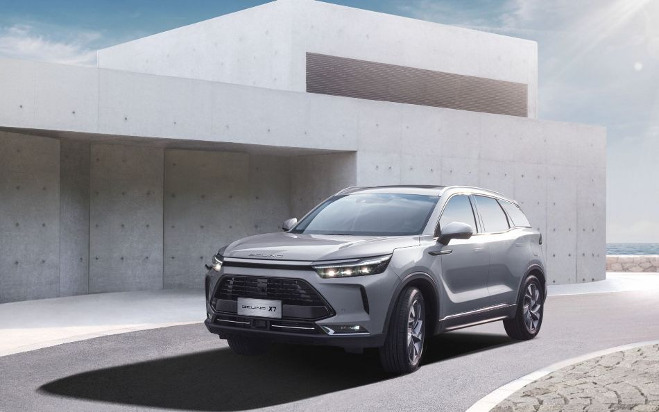 BAIC X7: stijlvolle concurrent in het segment van middelgrote crossovers