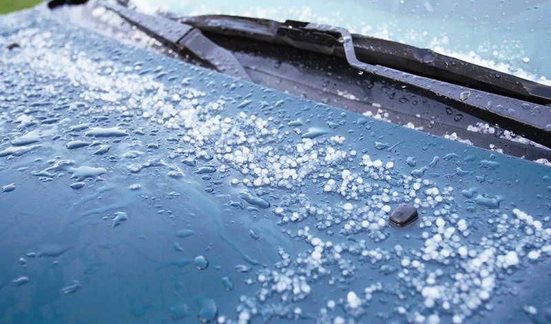 Wat te doen als je auto door hagel is getroffen?