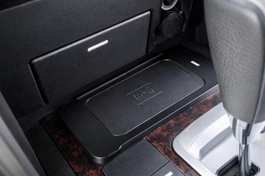 Toyota Land Cruiser 200 2007–2021 Draadloze telefoonlader set (2007-2015) Foto 1