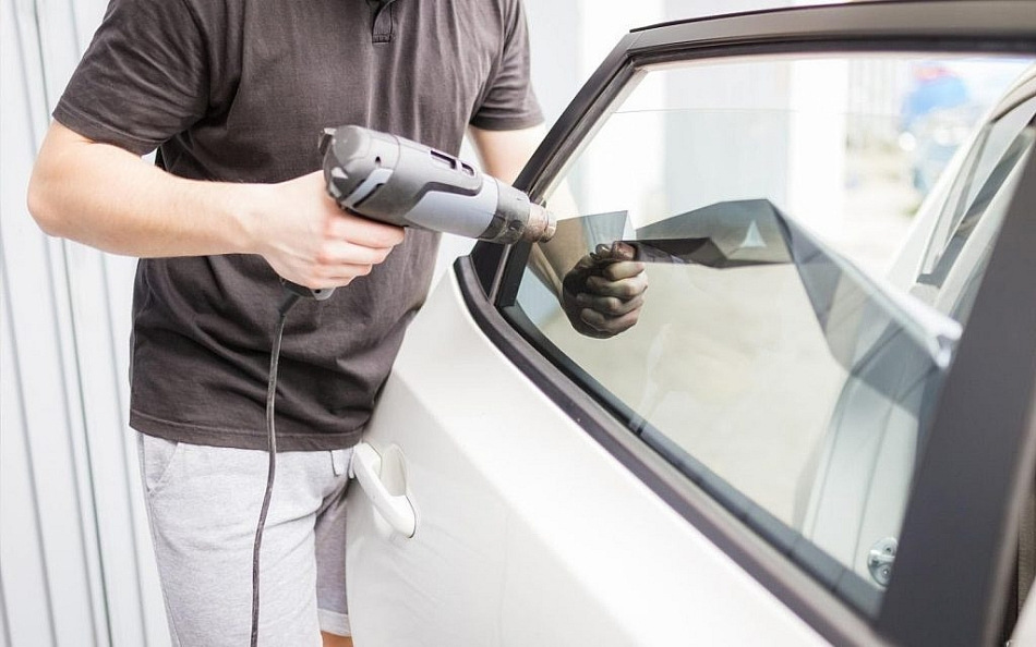 Klaar met tinten? Verwijder oude folie van je auto zelf