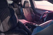 Review van de elektrische crossover Peugeot e-3008 foto 6