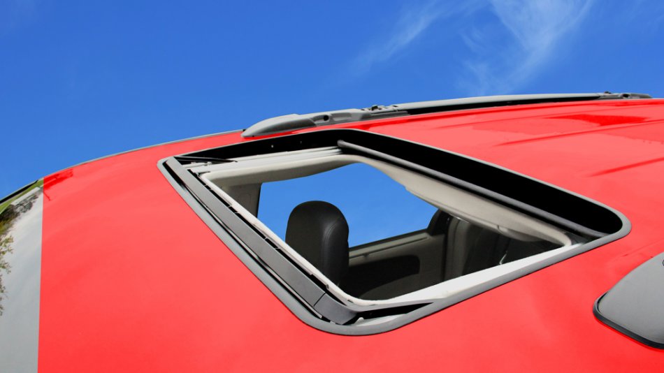 Kun je zelf een schuifdak in je auto installeren?