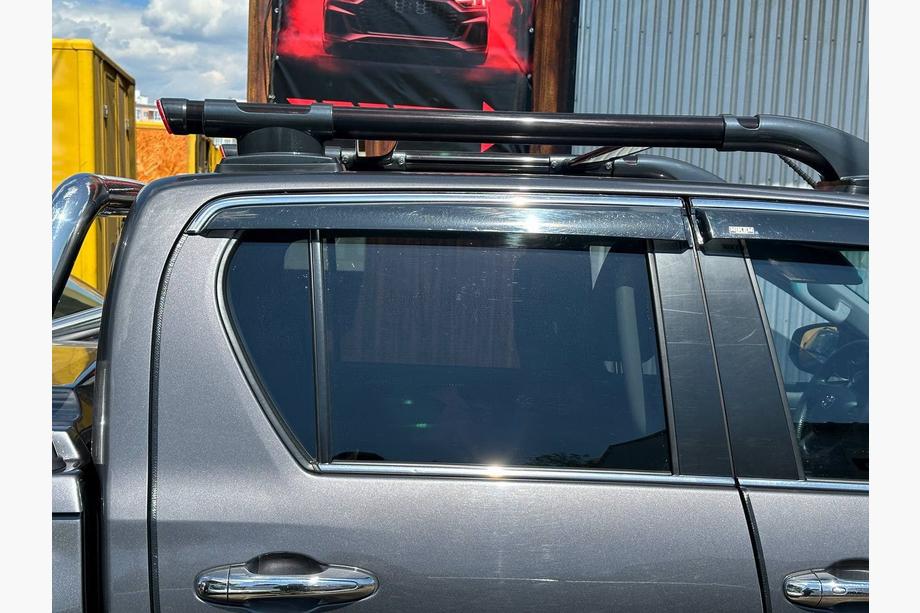 Toyota Hilux 2015– Dakrails Shark (met dwarsbalk) Foto 4