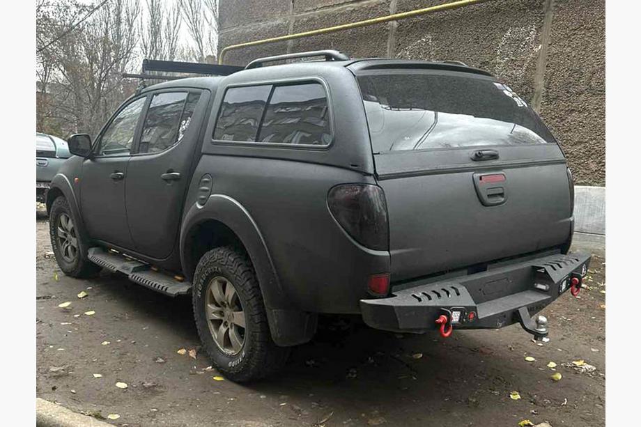 Mitsubishi L200 2015–2024 Dakar V2 side steps met LED (2019+, 2 stuks, metaal) Foto 4
