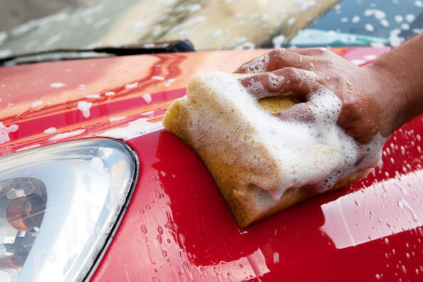 Waarmee was je je auto beter: borstel of spons?