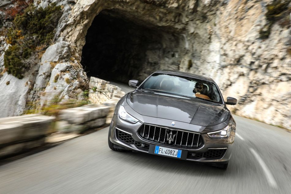 Review van de high-performance Italiaanse sedan Maserati Ghibli